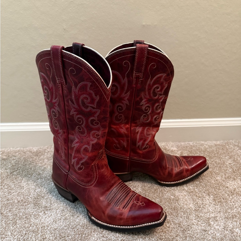 Ariat Women's Burgundy Western Boots- like new!